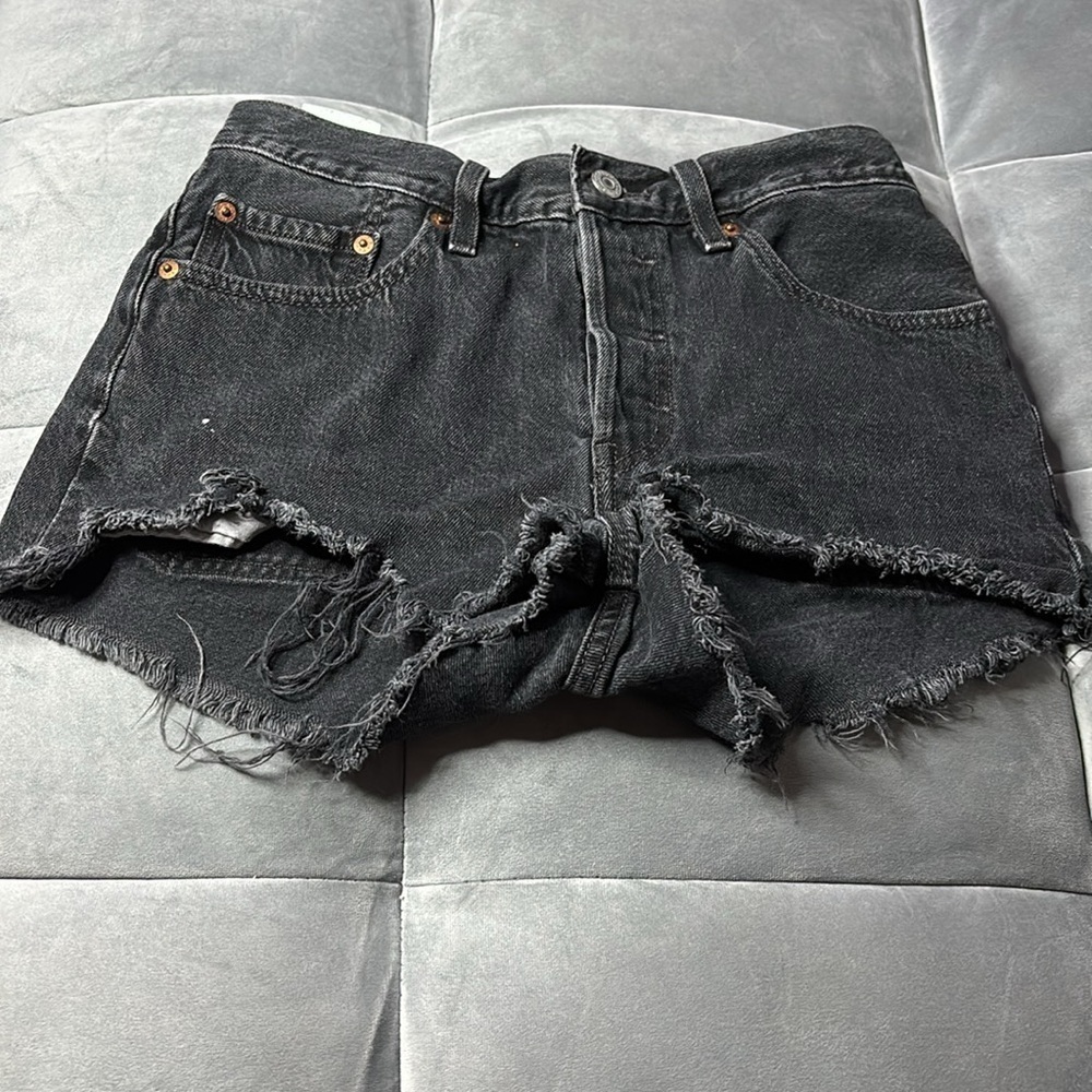 Levi's Women's Black Denim Shorts size 26 - Picture 2 of 9